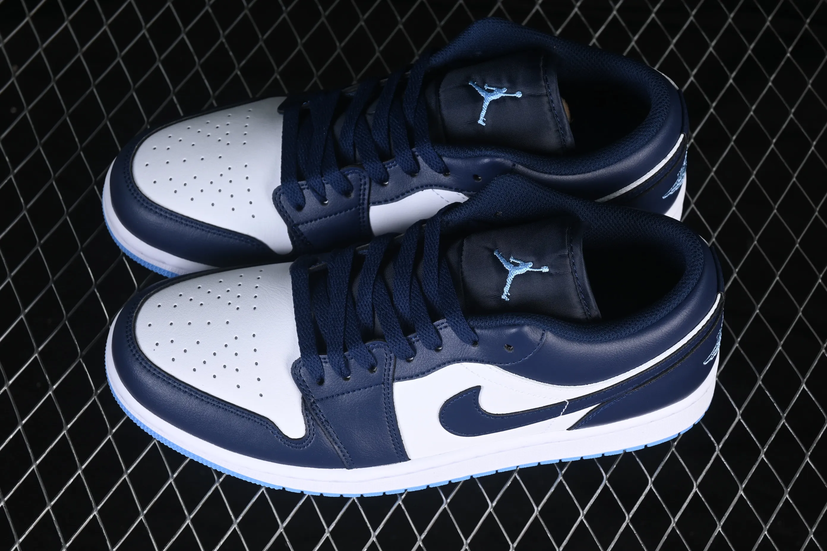 All categories Air Jordan Jordan series basketball shoes Air Jordan 1 Low Air Jordan 1 Low AJ1 Joe 1 white and blue low-top retro cultural basketball shoes 553558-404